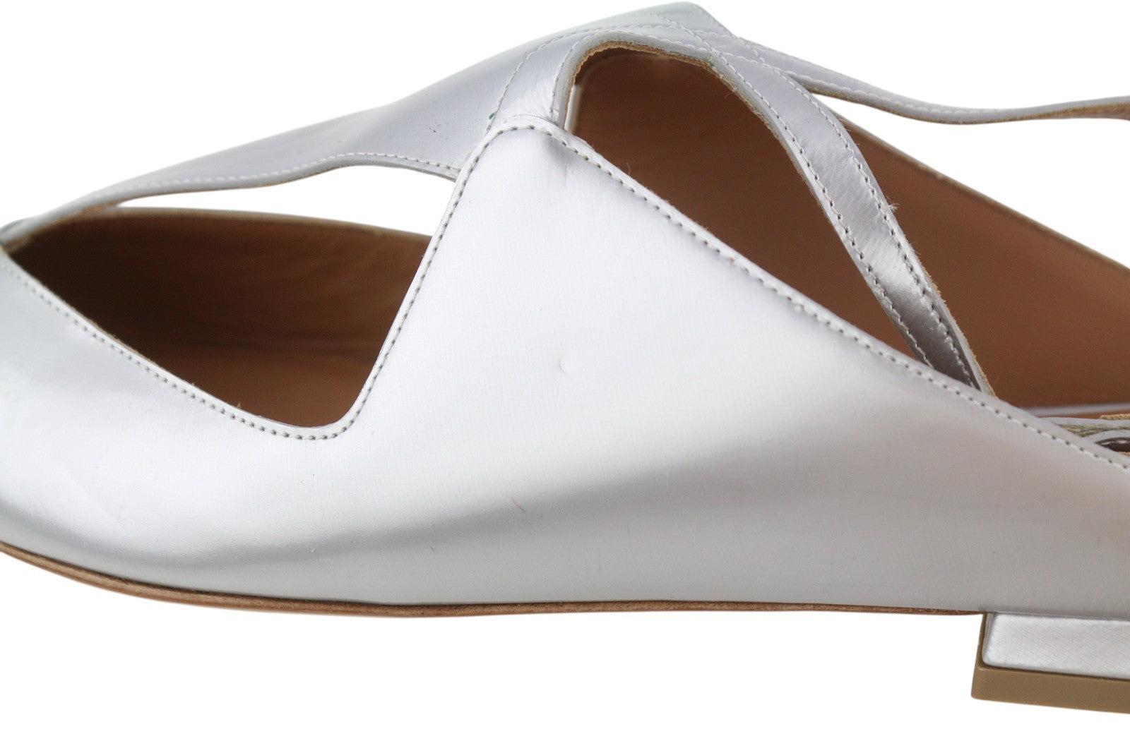 EMPORIO ARMANI X3D234 moteriški bateliai be kulno, 37 dydžio, sidabrinės spalvos, smailios nosies, sagtimi. 