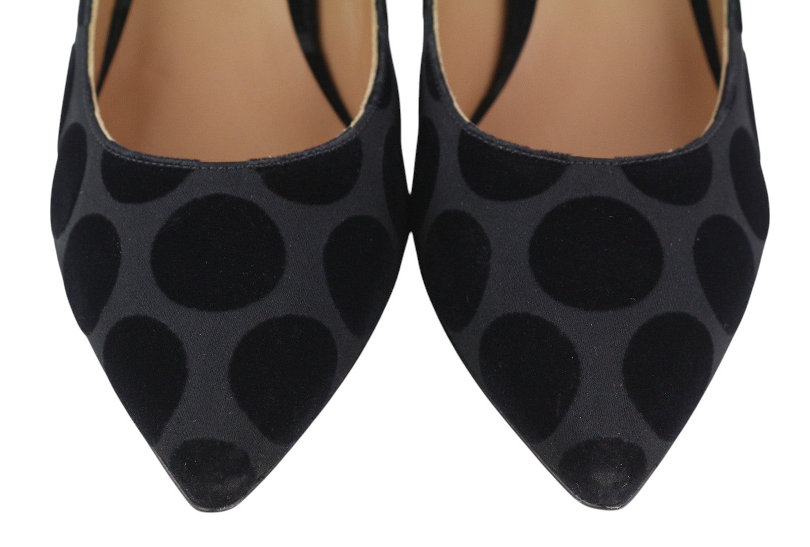 EMPORIO ARMANI X3E320 moteriški aukštakulniai, juodi taškuoti, su sagtimi ant nosies. 