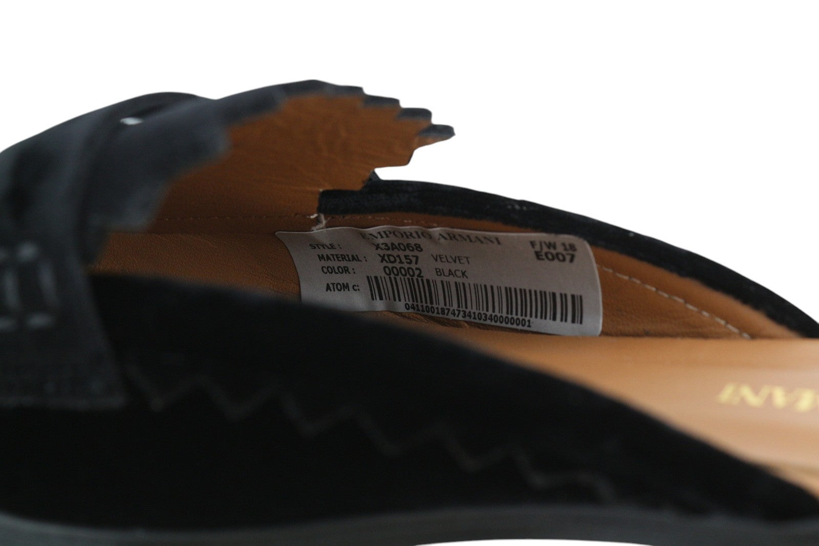 EMPORIO ARMANI X3A068 moteriški bateliai be kulno, 37 dydžio, juodos spalvos, minkšto aksomo, užsegamos basutės. 