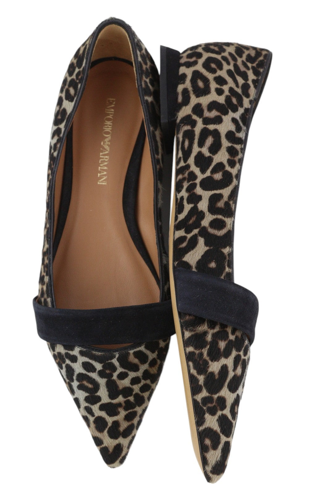 EMPORIO ARMANI X3D238 moteriški bateliai be kulno, 37 dydžio, su gyvūnų rašto zomšos apdaila ir smailiomis nosimis. Rekomenduojama kaina – 299 USD. 