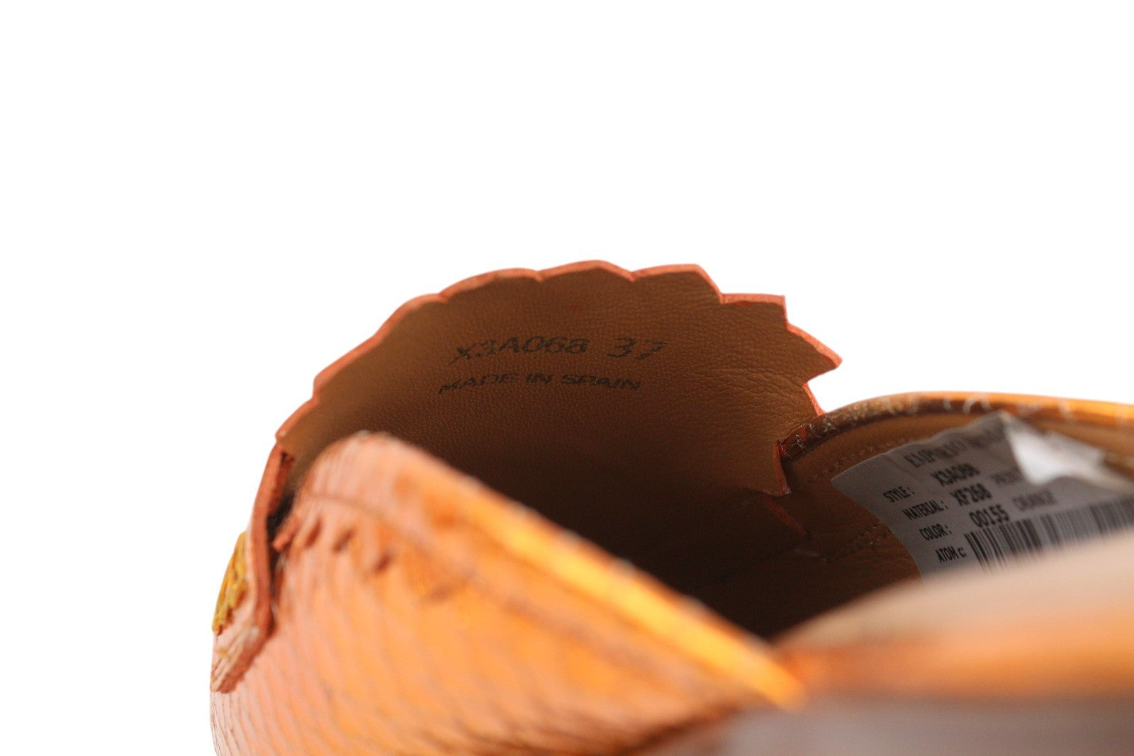 EMPORIO ARMANI X3A068 moteriški bateliai be kulno, 37 dydžio, blizgančios oranžinės odos, užsegamos basutės. 