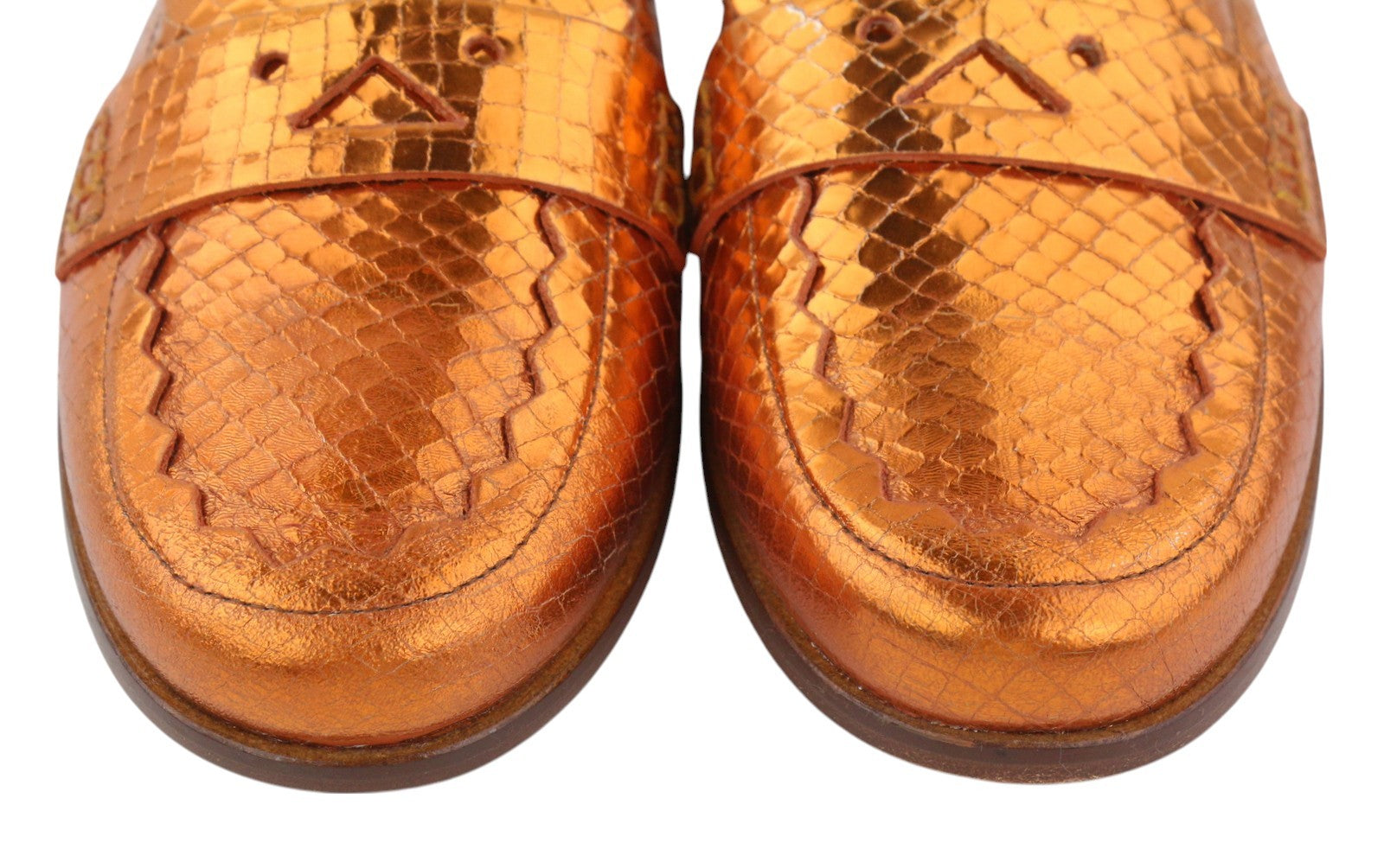 EMPORIO ARMANI X3A068 moteriški bateliai be kulno, 37 dydžio, blizgančios oranžinės odos, užsegamos basutės. 