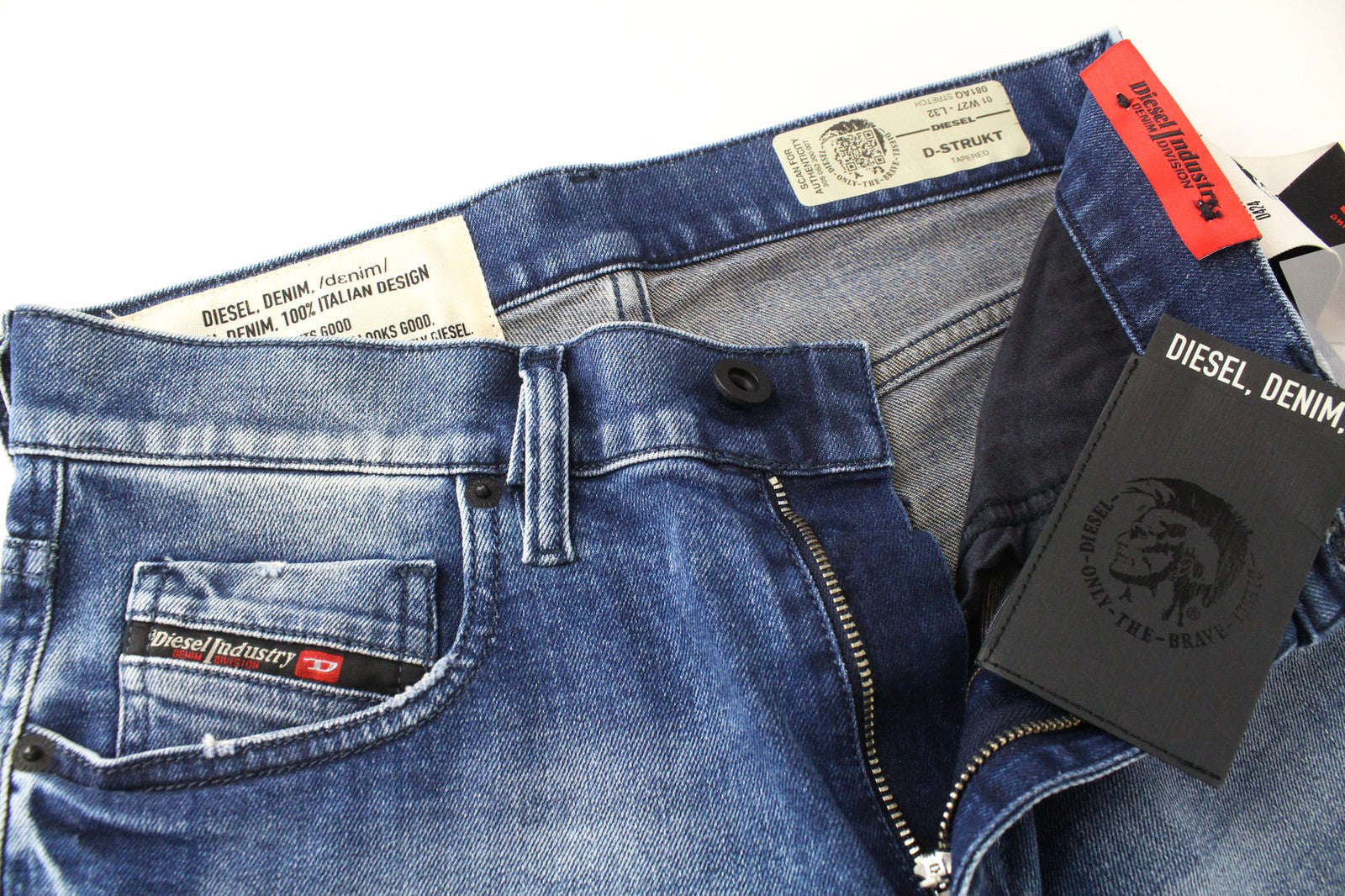 DIESEL D-Strukt 081AQ vyriški W27/L32 siaurėjantys mėlyni tamprūs džinsai su apgadintu kirpimu 