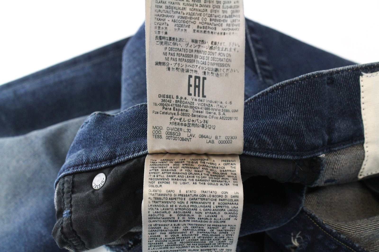 DIESEL D-Vider 084AU vyriški tamsiai mėlyni W27/L32 morkų kirpimo tamprūs džinsai su sagomis 