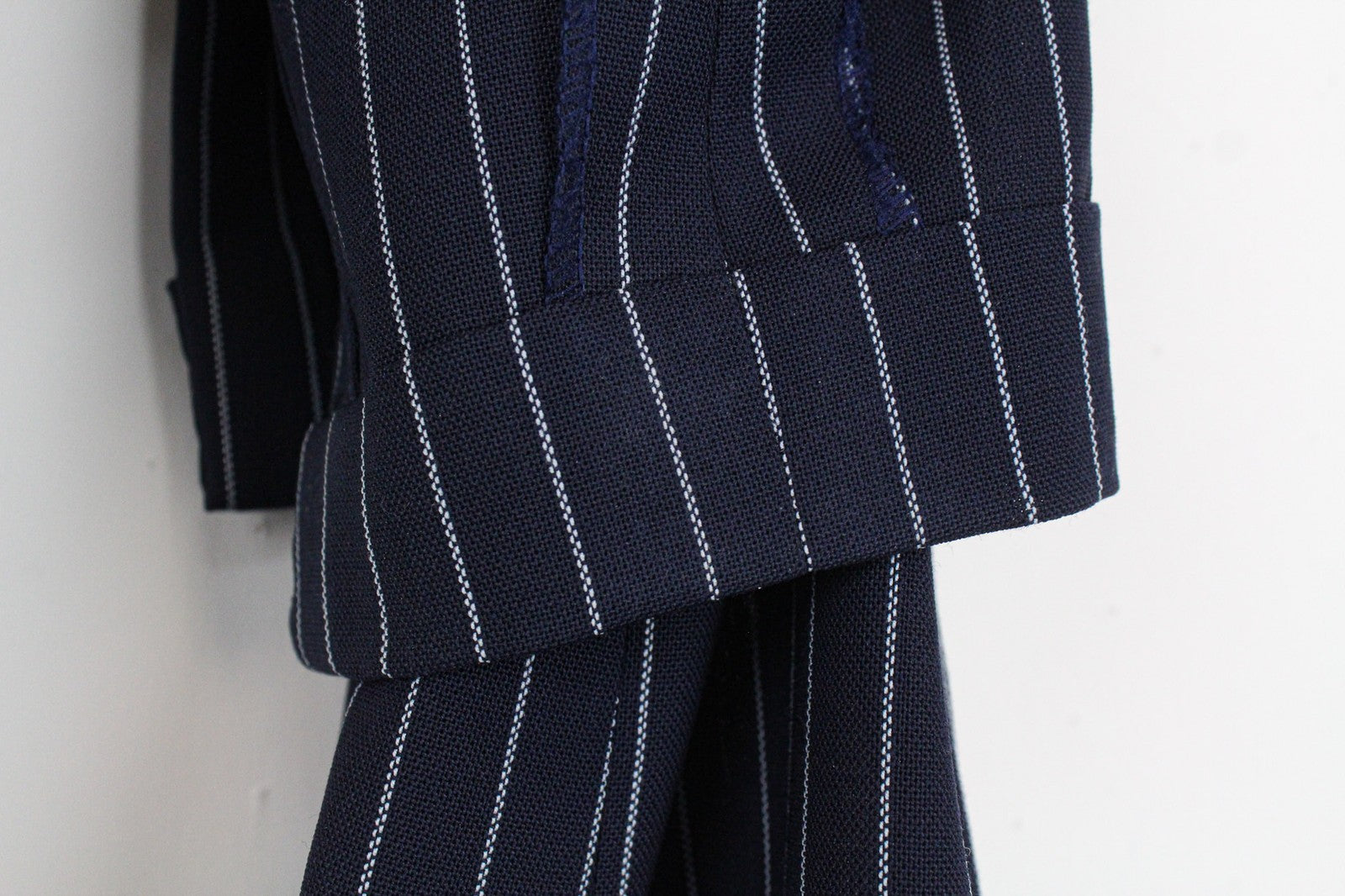 SUISTUDIO Oakley moteriškos kelnės UK12S tamsiai mėlynos dryžuotos grynos vilnos klostuotos kelnės 