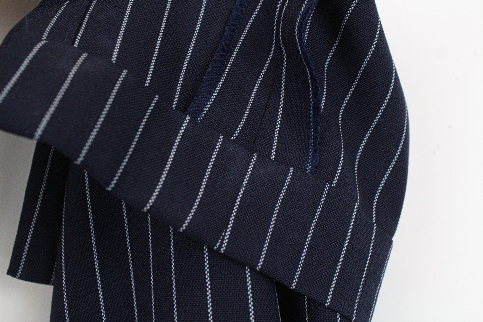 SUISTUDIO Oakley moteriškos kelnės UK12S tamsiai mėlynos dryžuotos grynos vilnos klostuotos kelnės 