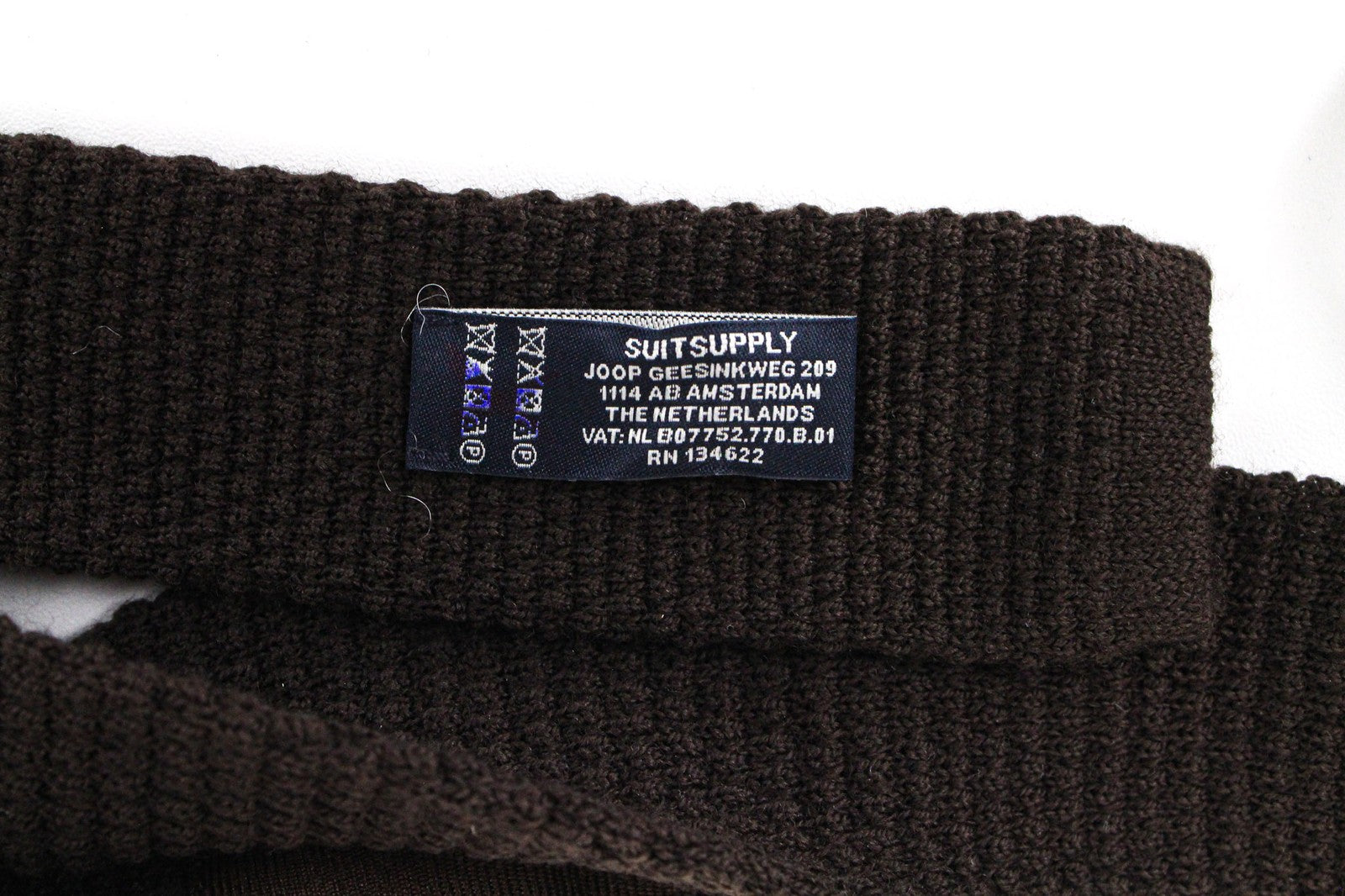 SUITSUPPLY vyriškas kaklaraištis ~75,5 x 6 cm rudas megztas vilnonis kaklaraištis kvadratiniais galais klasikinio stiliaus 