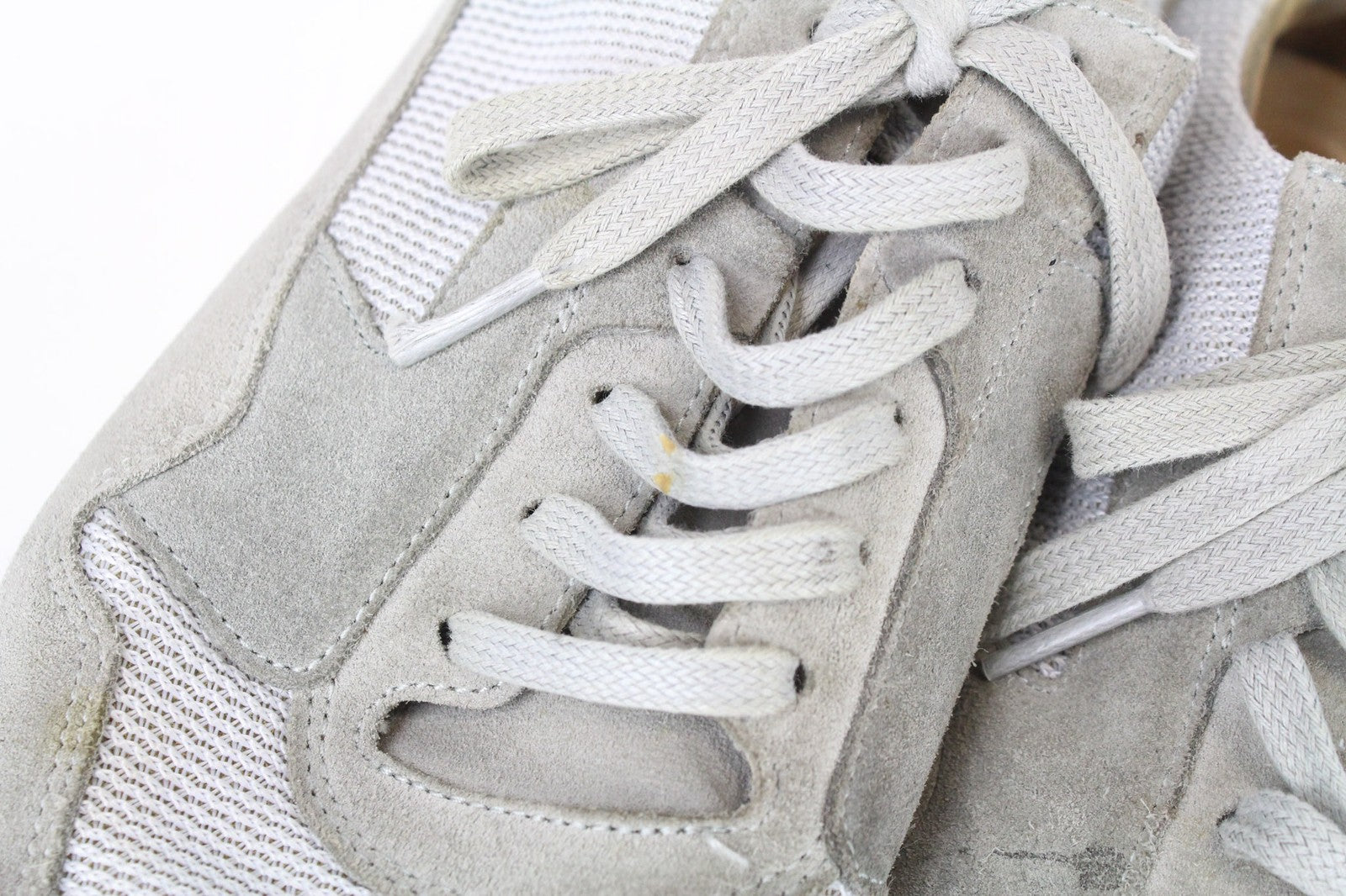 „SUITSUPPLY“ vyriški sportbačiai, EU43, šviesiai pilki, žemapadžiai odiniai, suvarstomi „Vibram“ sportbačiai 