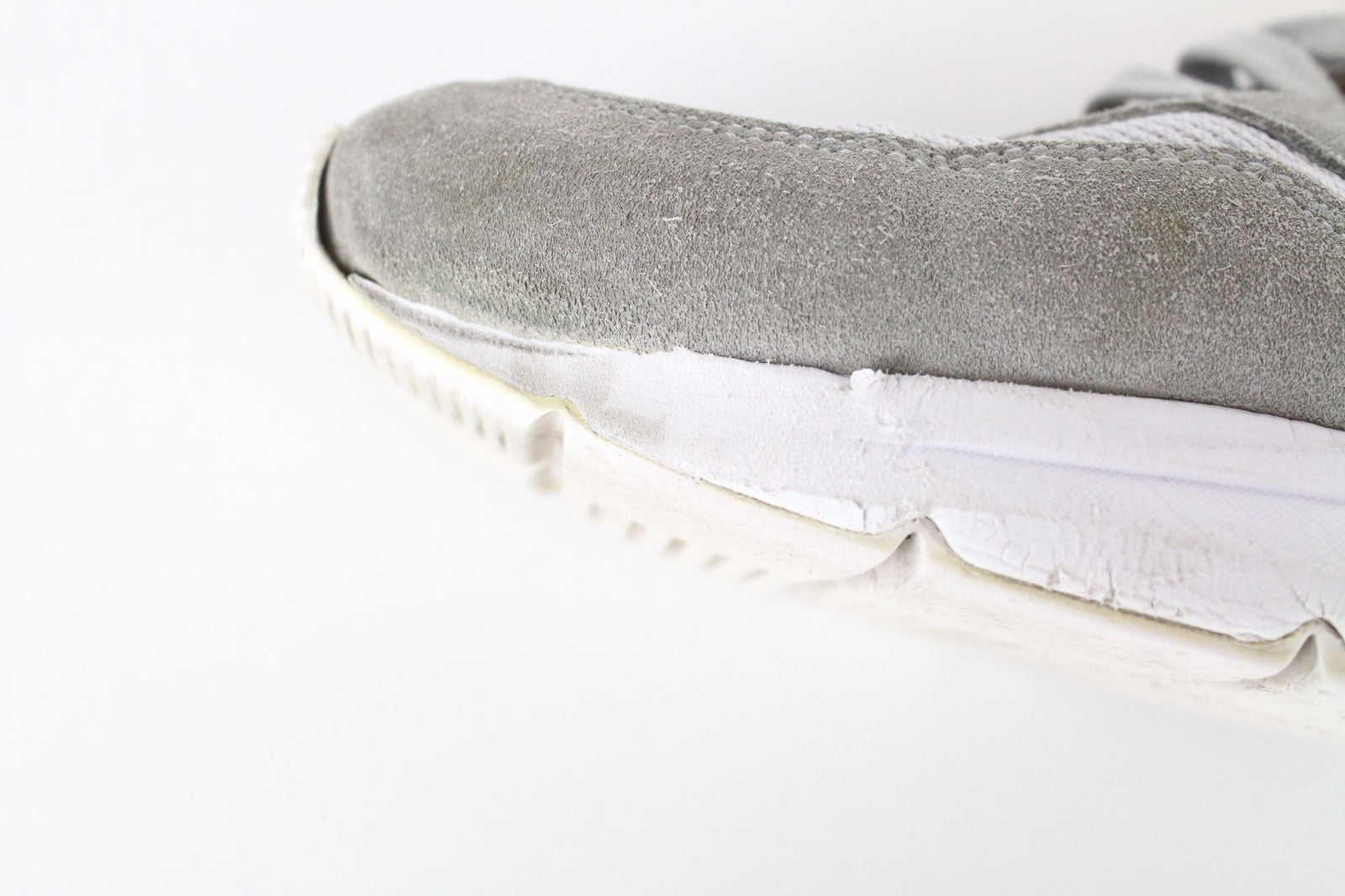 „SUITSUPPLY“ vyriški sportbačiai, EU43, šviesiai pilki, žemapadžiai odiniai, suvarstomi „Vibram“ sportbačiai 