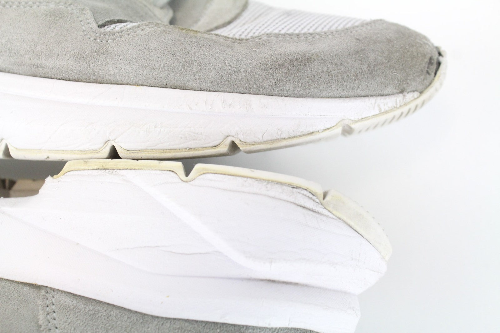 „SUITSUPPLY“ vyriški sportbačiai, EU43, šviesiai pilki, žemapadžiai odiniai, suvarstomi „Vibram“ sportbačiai 