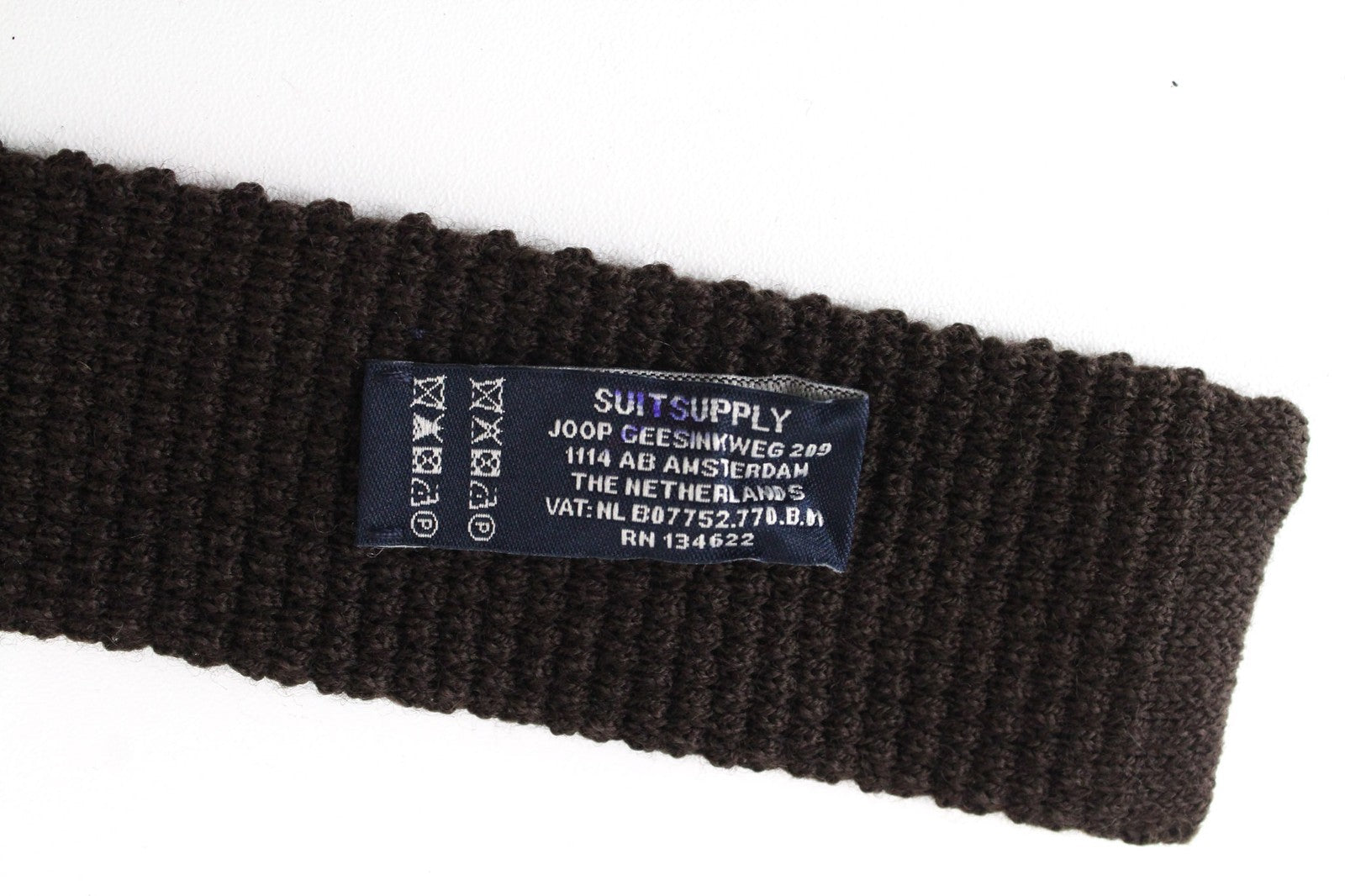 SUITSUPPLY vyriškas kaklaraištis ~150 x 6 cm tamsiai rudas vilnonis tekstūruotas plonas klasikinis formalus 