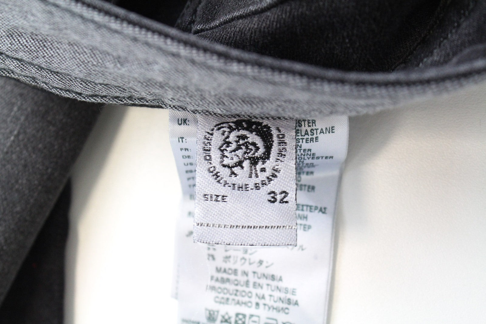 DIESEL Thommer 0687J vyriški džinsai W32/L30 Slim Skinny tamsiai pilki su užtrauktuku ir tampriu gobtuvu 