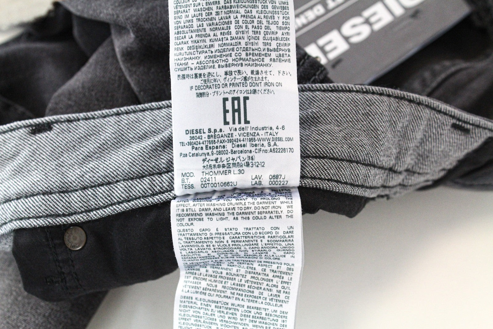DIESEL Thommer 0687J vyriški džinsai W32/L30 Slim Skinny tamsiai pilki su užtrauktuku ir tampriu gobtuvu 