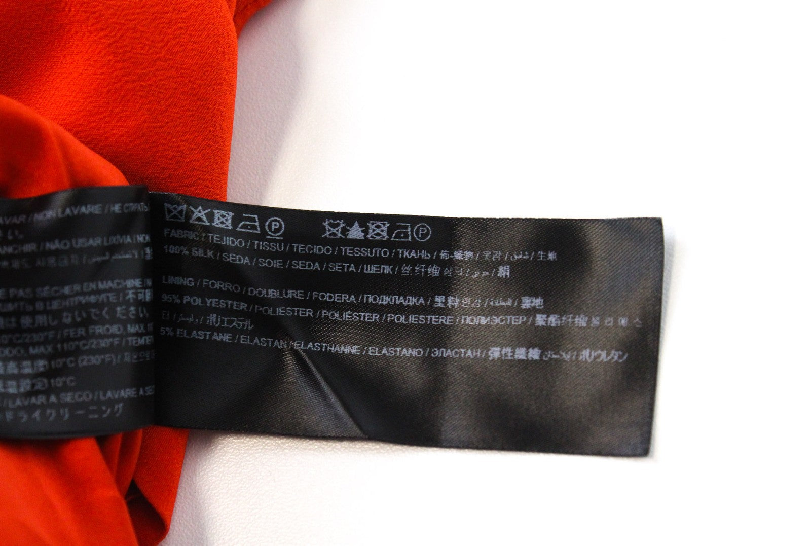 SUISTUDIO Rickie moteriški marškinėliai, UK6, raudoni, ploni, šilkiniai, minkšti, be rankovių, su V formos iškirpte. 