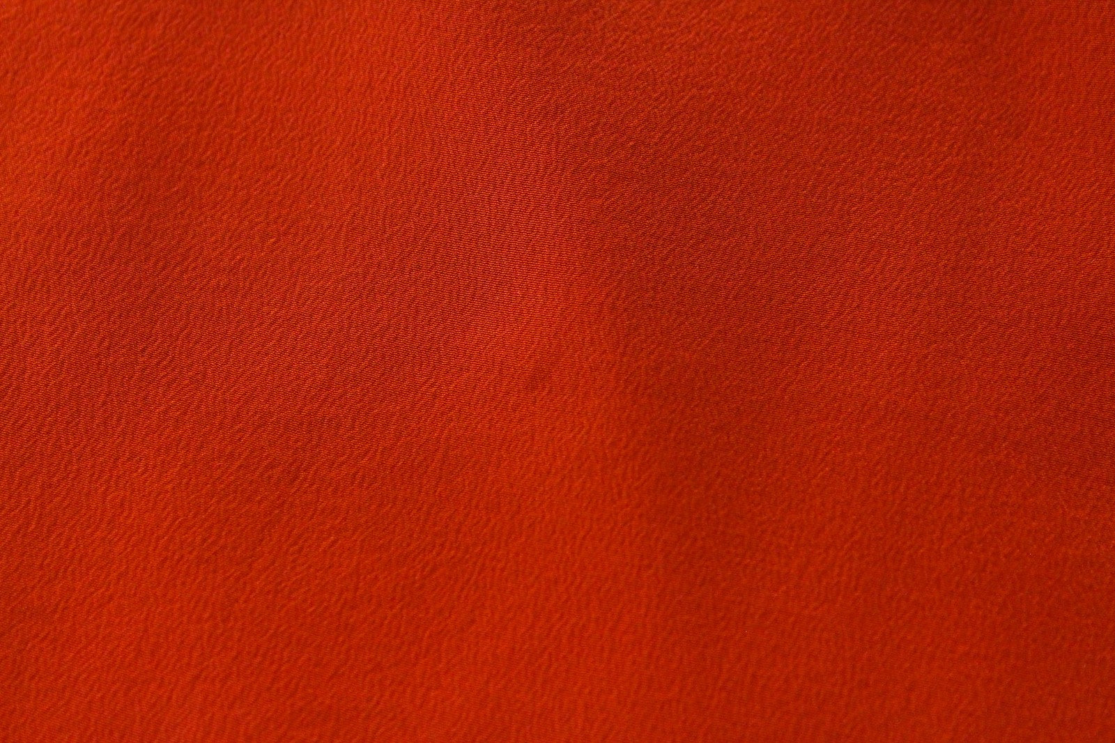 SUISTUDIO Rickie moteriški marškinėliai, UK6, raudoni, ploni, šilkiniai, minkšti, be rankovių, su V formos iškirpte. 