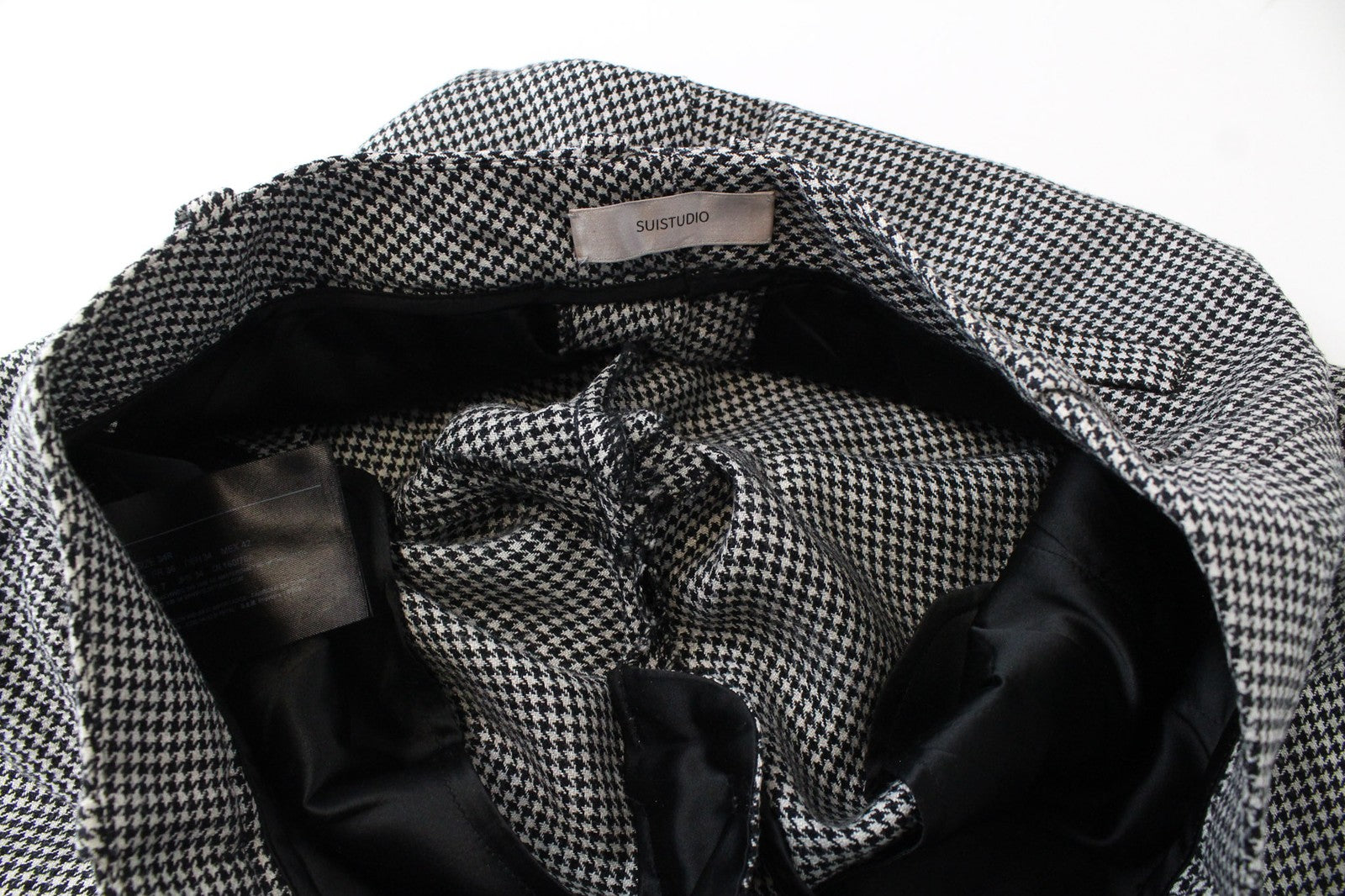 SUISTUDIO pilkos moteriškos kelnės UK8R vilnos, šilko, lino, prigludusios, pilkos, „Houndstooth“ rašto. 