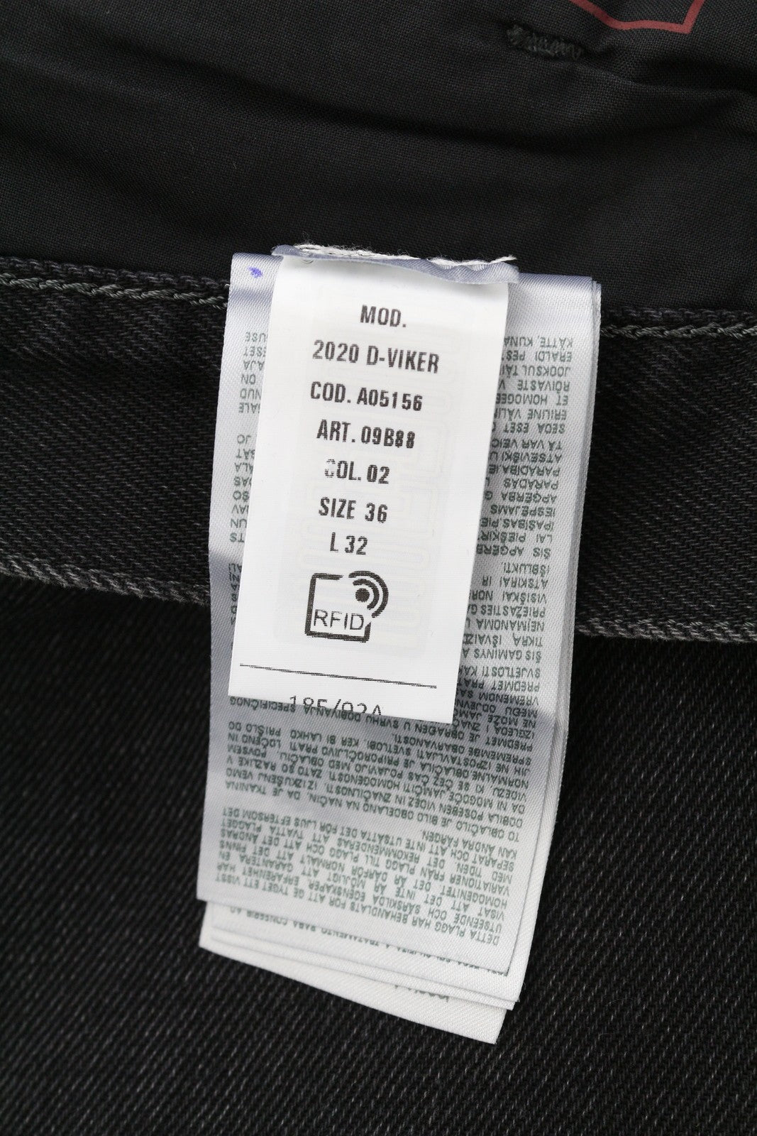 DIESEL 2020 D-Viker 09B88 vyriški džinsai, W36/L32, įprasto kirpimo, tiesūs, juodi, rekomenduojama kaina – 175 € 