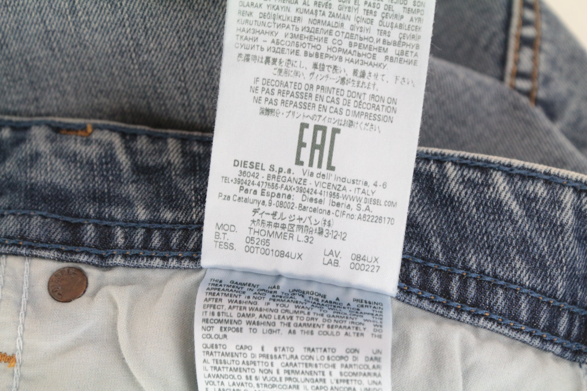 DIESEL Thommer 084UX vyriški džinsai W29/L33 mėlyni akmens plovimo ploni aptempti dėmių užtrauktuku