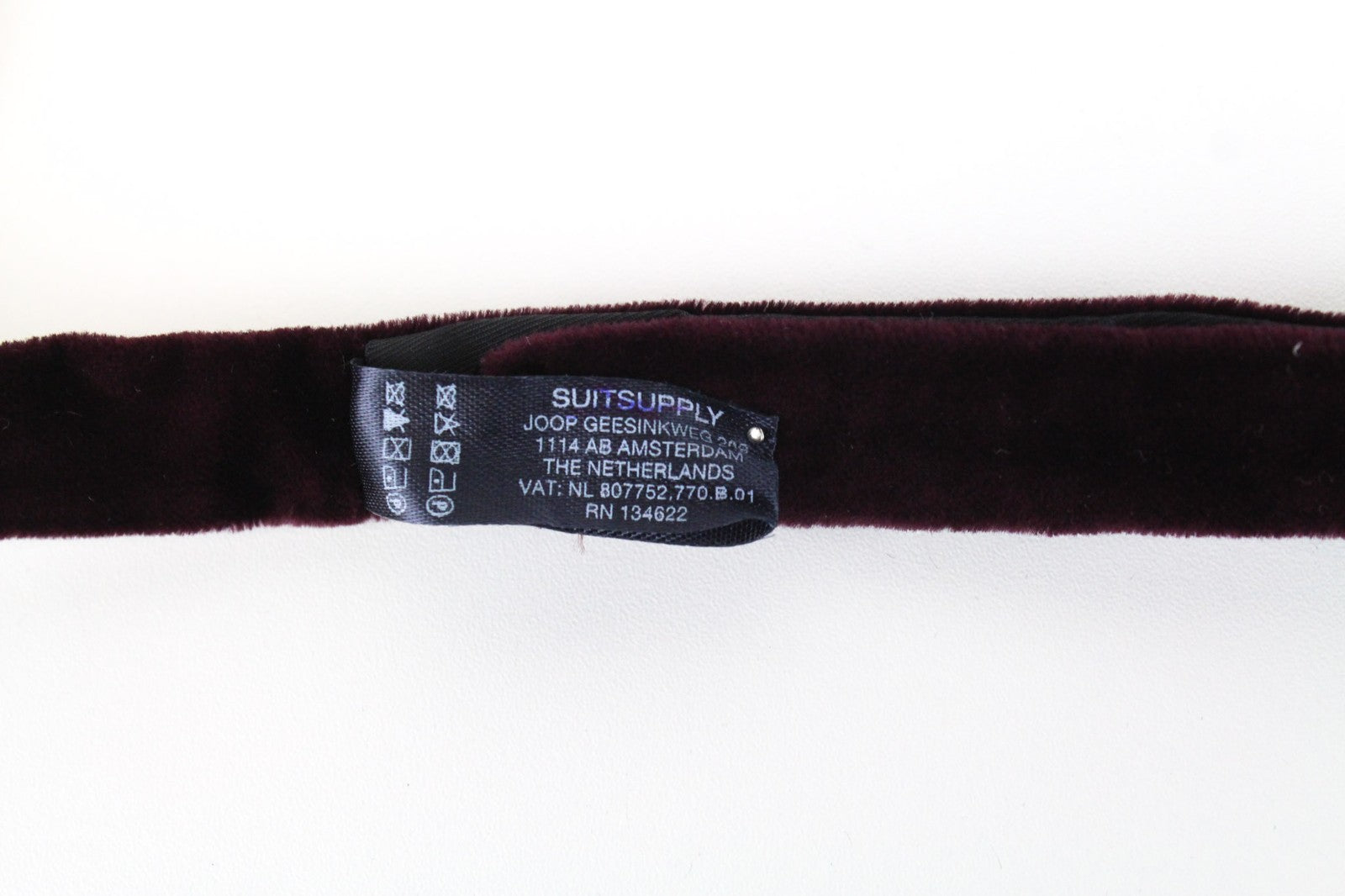 SUITSUPPLY vyriškas varlytės formos kaklaraištis ~49 cm violetinis grynos medvilnės klasikinis formalus drugelio formos aksomas 