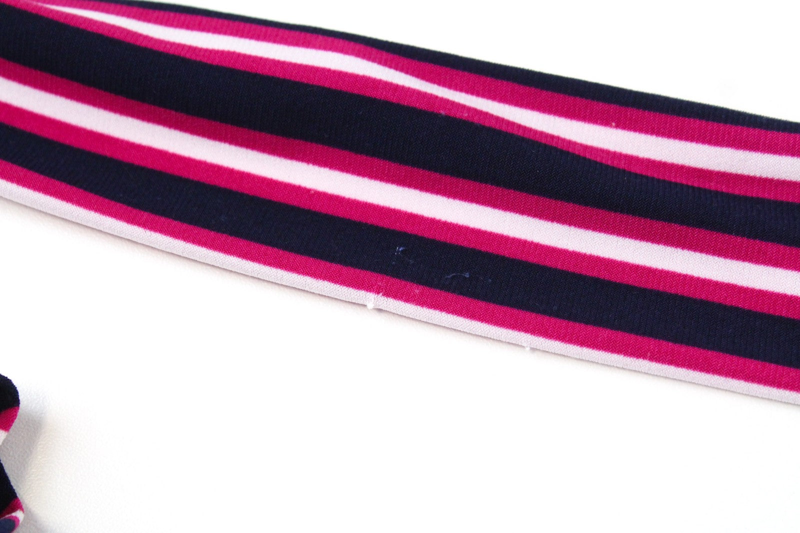 RALPH LAUREN moteriška suknelė, US4 tamsiai violetinė, tampri, trumpomis rankovėmis, V formos iškirpte, dryžuota. 