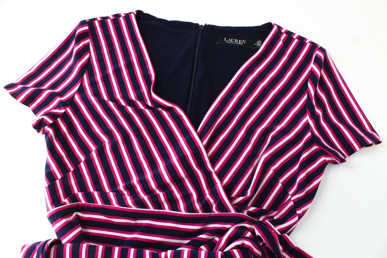 RALPH LAUREN moteriška suknelė, US4 tamsiai violetinė, tampri, trumpomis rankovėmis, V formos iškirpte, dryžuota. 