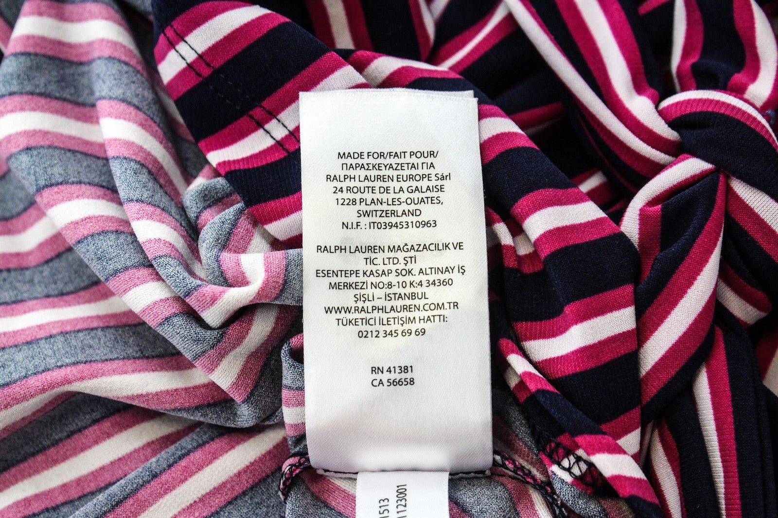 RALPH LAUREN moteriška suknelė, US4 tamsiai violetinė, tampri, trumpomis rankovėmis, V formos iškirpte, dryžuota. 