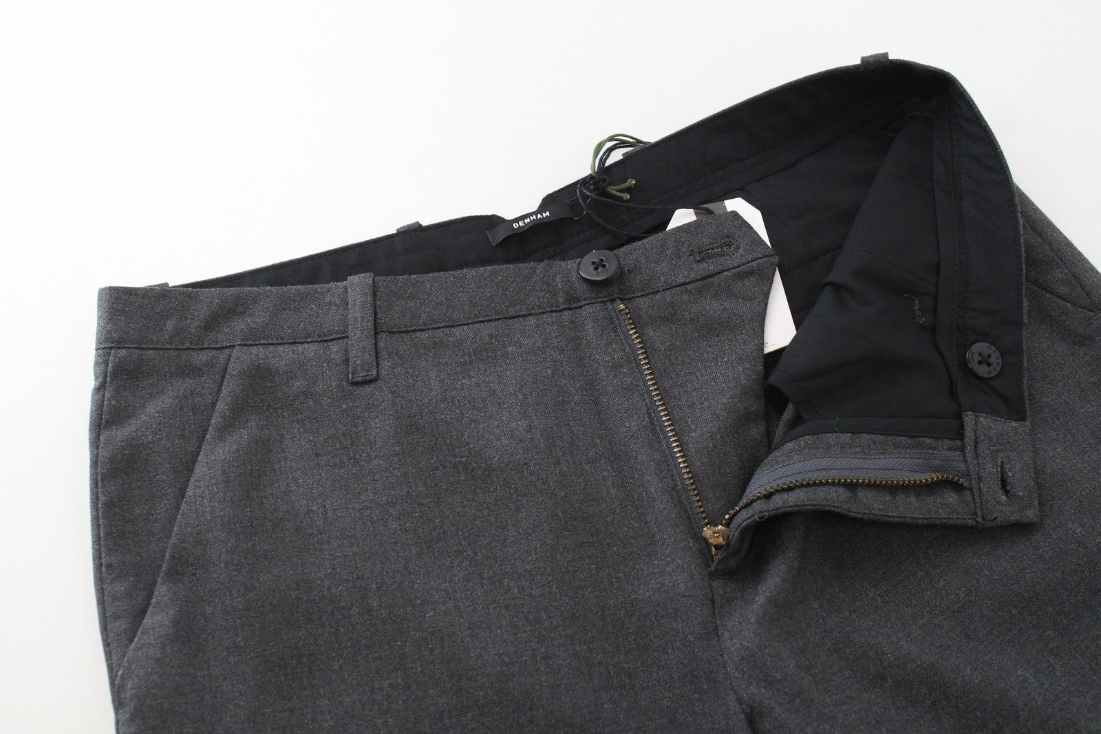 DENHAM Ocean moteriškos kelnės S pilkos, tamprios, klostuotos priekyje, trumpos, oficialios 