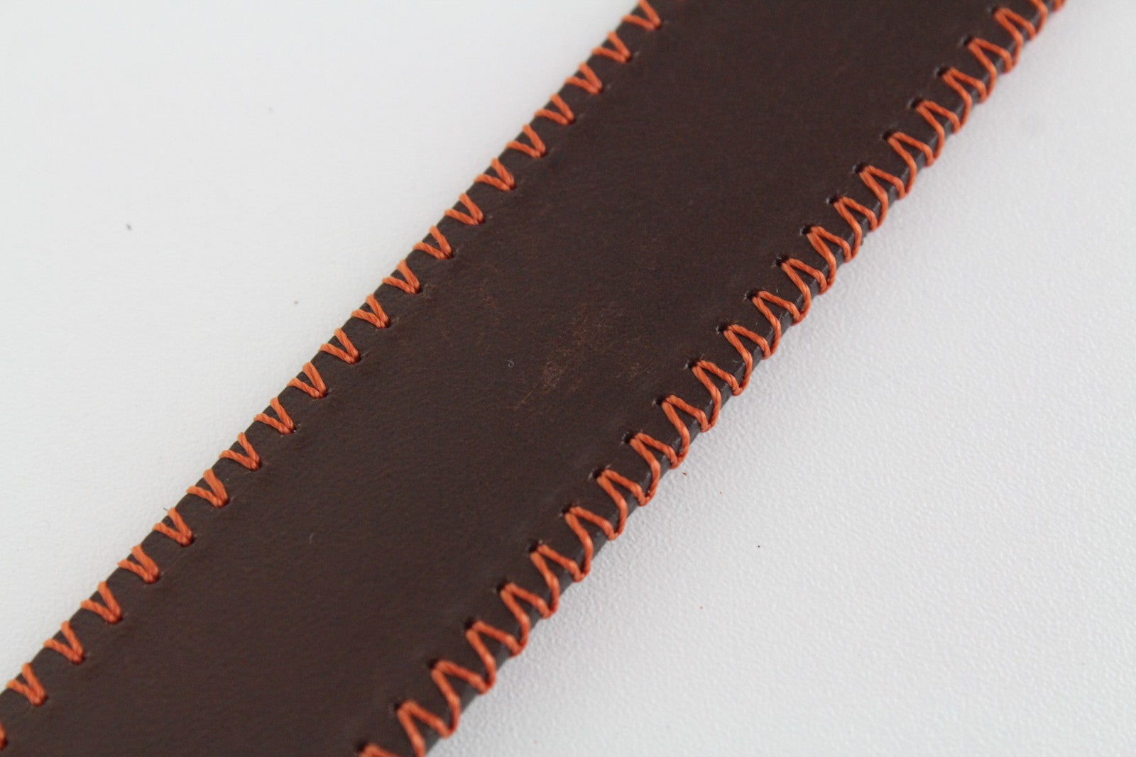 HARMONT &amp; BLAINE vyriškas diržas 120 cm, rudas, su logotipu, natūrali oda, oranžinis siūlas 