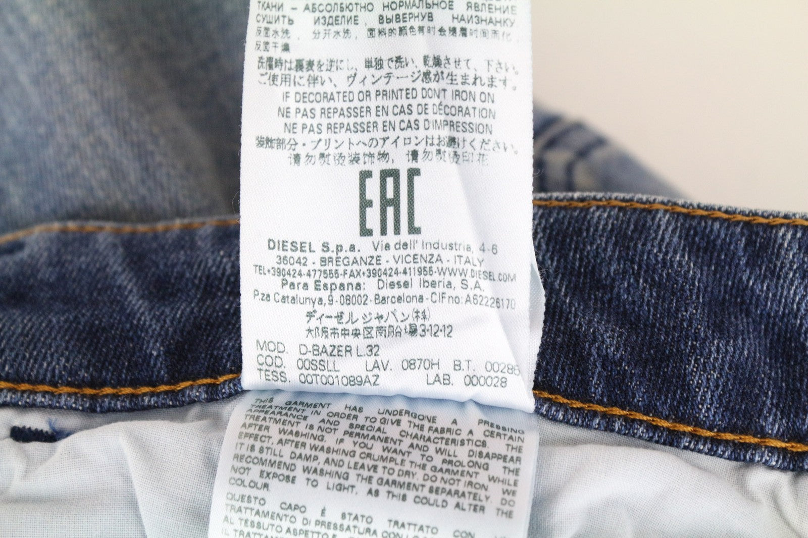 DIESEL D-Bazer 0870H vyriški džinsai W27/L32 berniukams, siaurėjantys, skalbtos mėlynos medvilnės tamprės. 