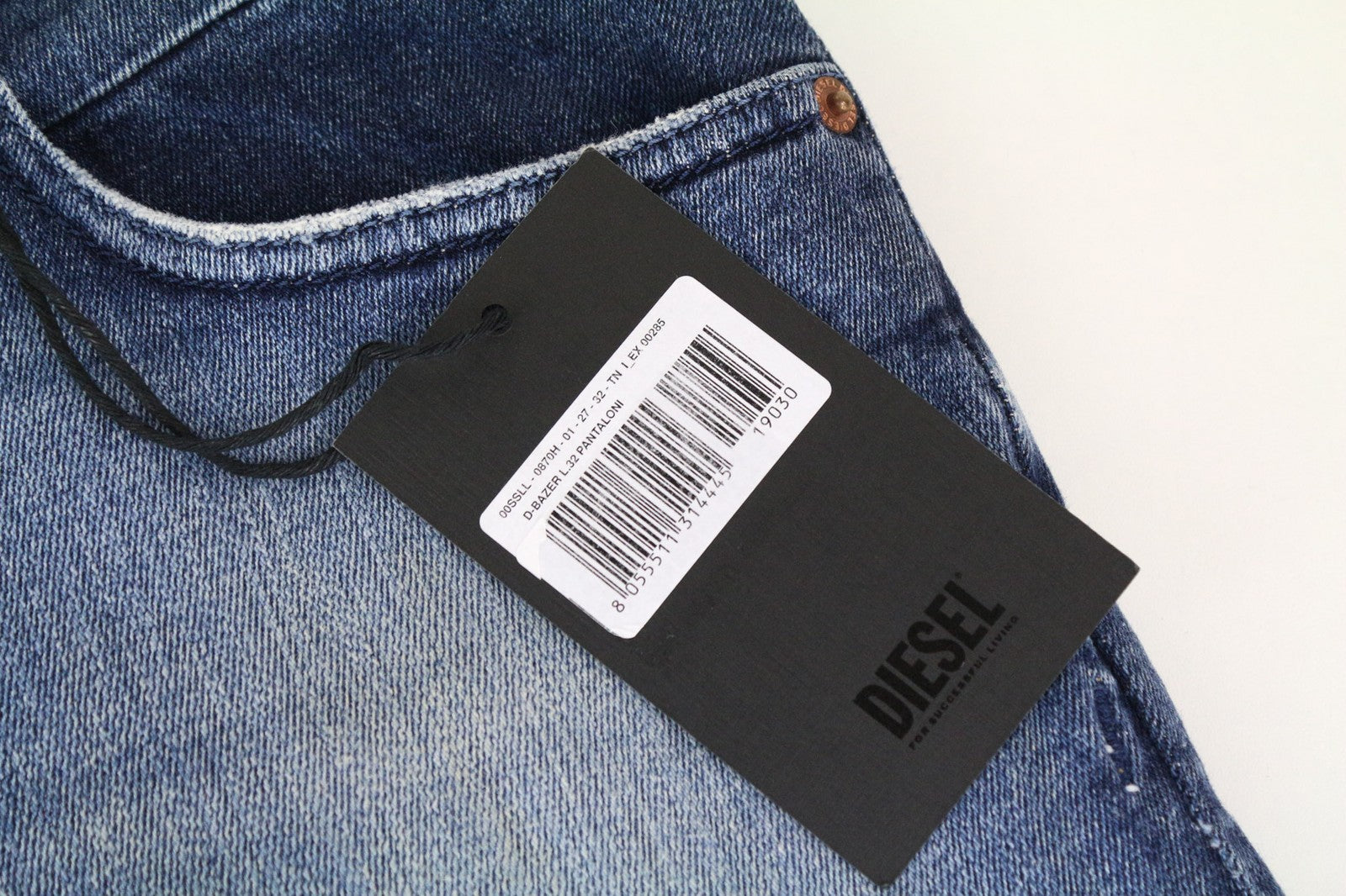 DIESEL D-Bazer 0870H vyriški džinsai W27/L32 berniukams, siaurėjantys, skalbtos mėlynos medvilnės tamprės. 