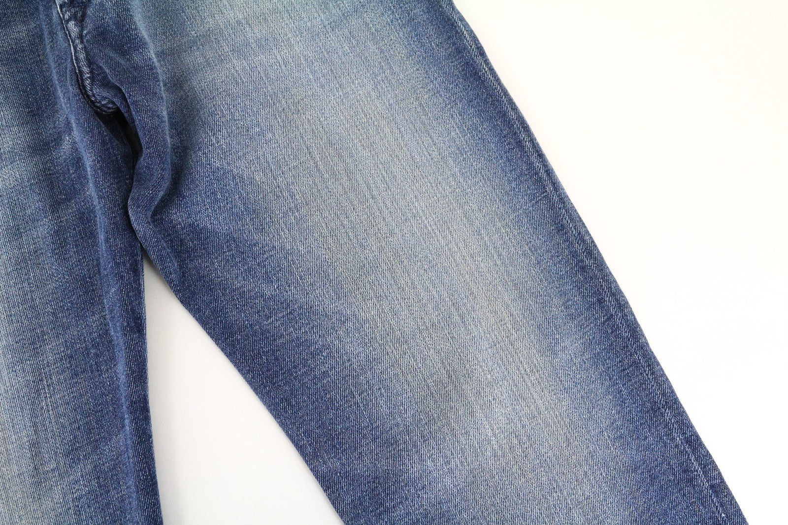 DIESEL D-Bazer 0870H vyriški džinsai W27/L32 berniukams, siaurėjantys, skalbtos mėlynos medvilnės tamprės. 