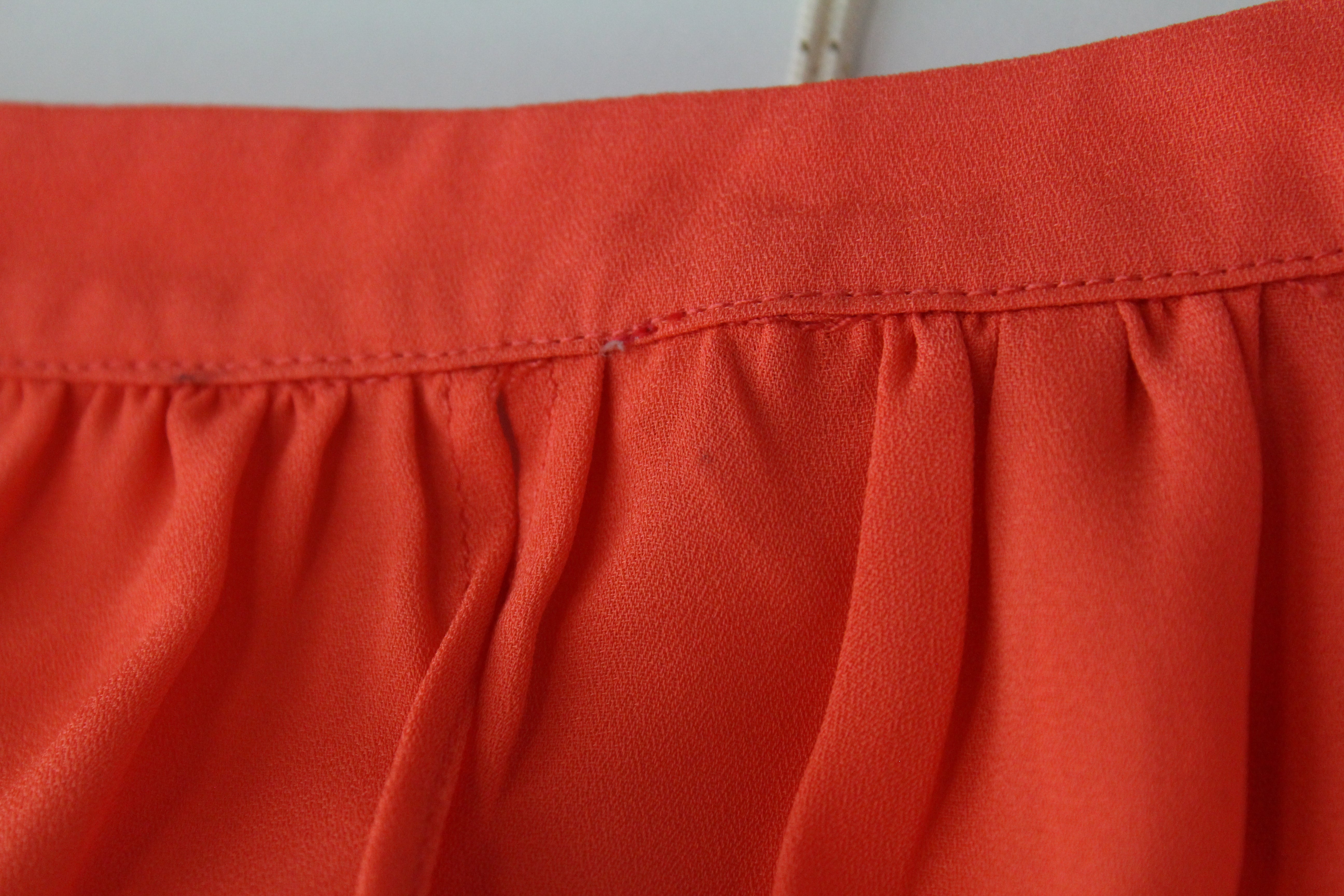 MAISON SCOTCH moteriška palaidinė ~M ryškiai oranžinė ilgomis rankovėmis, apvyniota V formos iškirpte 