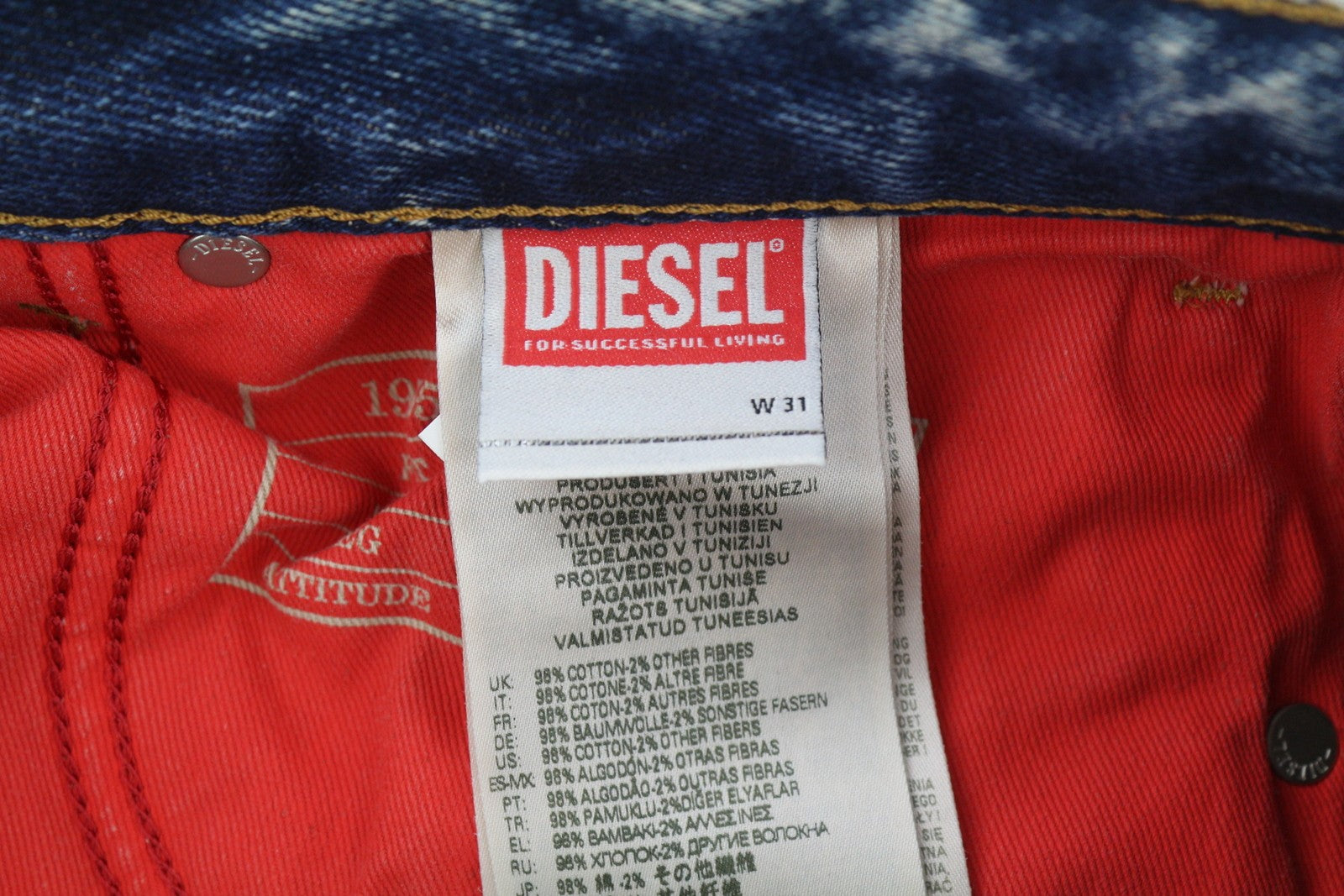 DIESEL 1955 09E10 vyriški džinsai, W31/L32, mėlyni, įprastu, tiesaus kirpimo, su gobtuvu, RRP 375 USD. 