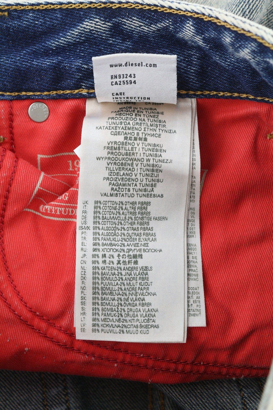 DIESEL 1955 09E10 vyriški džinsai, W31/L32, mėlyni, įprastu, tiesaus kirpimo, su gobtuvu, RRP 375 USD. 