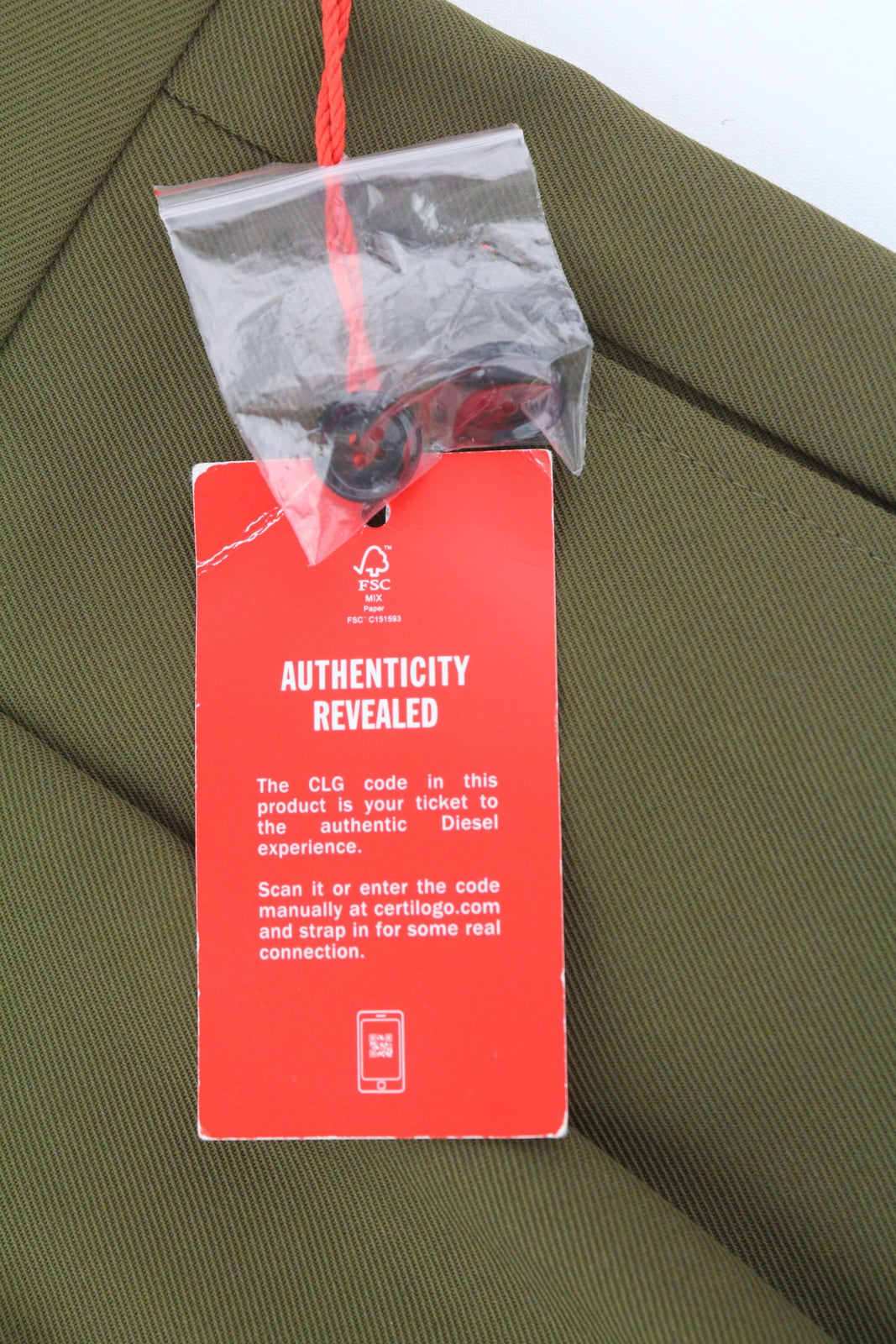 DIESEL P-Rhee-Nw vyriškos kelnės W32 žalios vilnos mišinio su klostėmis ir užtrauktuku, rekomenduojama mažmeninė kaina – 283 € 