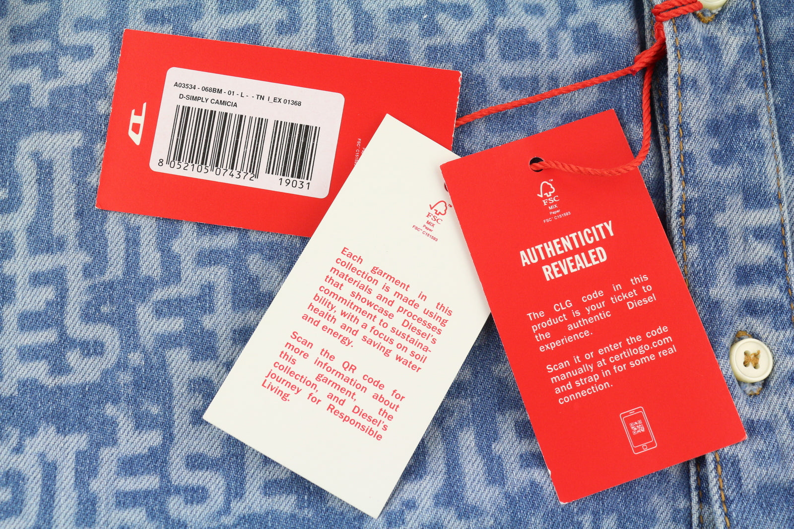 DIESEL D-Simply vyriški marškinėliai, L dydžio, mėlyni, džinsinio audinio, raštuoti, plataus kaklo, su sagomis. Rekomenduojama kaina – 179 €.