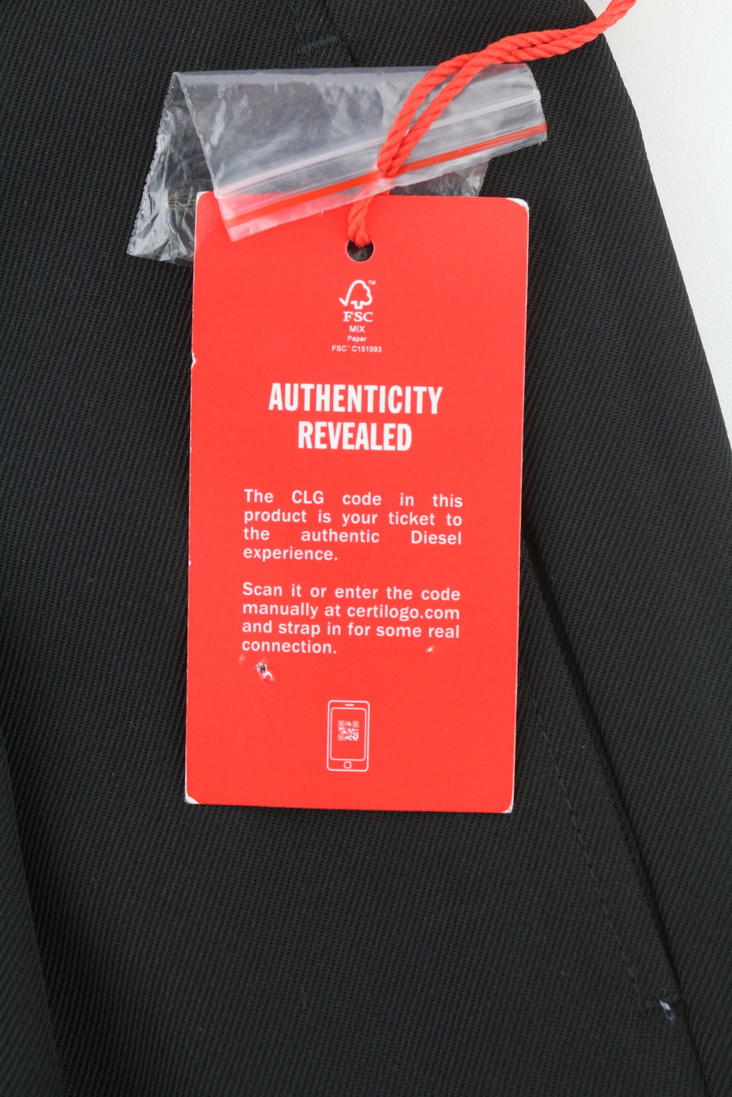 DIESEL P-Rhee-Nw vyriškos kelnės W29 juodos vilnos mišinio su klostėmis ir užtrauktuku, rekomenduojama mažmeninė kaina – 283 € 