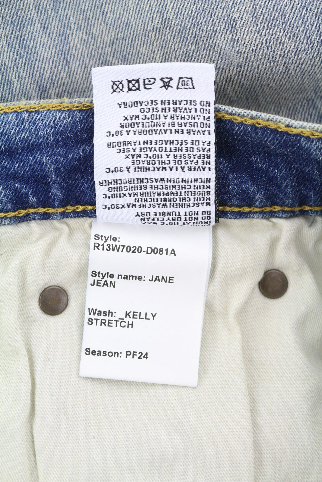 R13 Jane moteriški džinsai, 27 Kelly tamprūs, tiesūs, platėjantys, skalbti, išblukę, užtrauktukai. Rekomenduojama kaina – 645 €. 