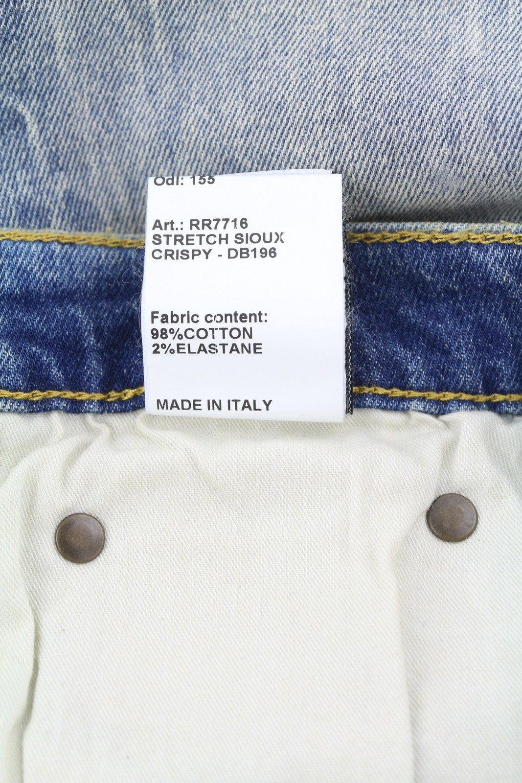 R13 Jane moteriški džinsai, 27 Kelly tamprūs, tiesūs, platėjantys, skalbti, išblukę, užtrauktukai. Rekomenduojama kaina – 645 €. 