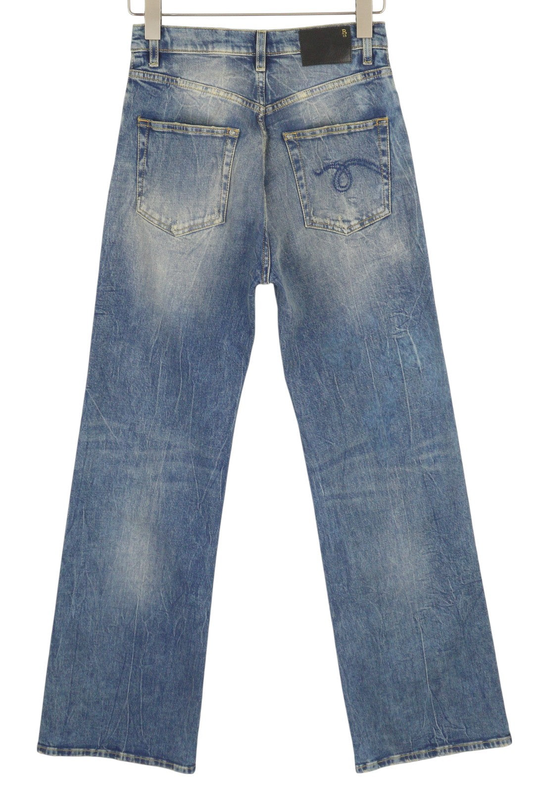 R13 Jane moteriški džinsai, 27 Kelly tamprūs, tiesūs, platėjantys, skalbti, išblukę, užtrauktukai. Rekomenduojama kaina – 645 €. 