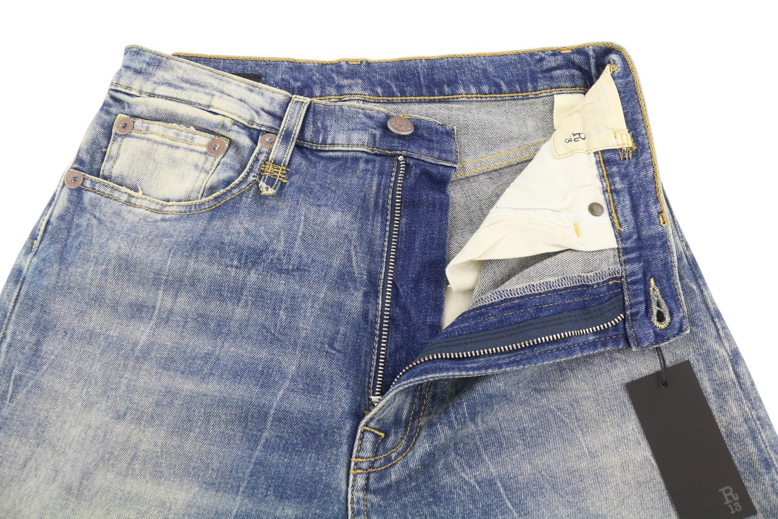 R13 Jane moteriški džinsai, 27 Kelly tamprūs, tiesūs, platėjantys, skalbti, išblukę, užtrauktukai. Rekomenduojama kaina – 645 €. 