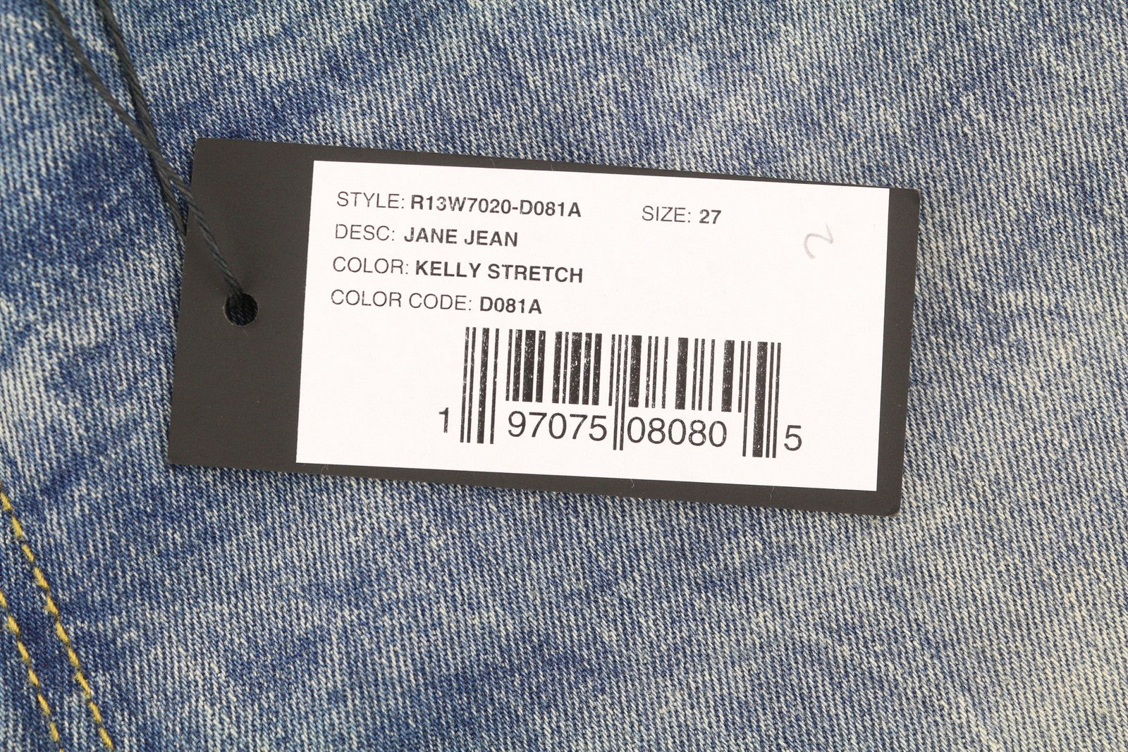 R13 Jane moteriški džinsai, 27 Kelly tamprūs, tiesūs, platėjantys, skalbti, išblukę, užtrauktukai. Rekomenduojama kaina – 645 €. 