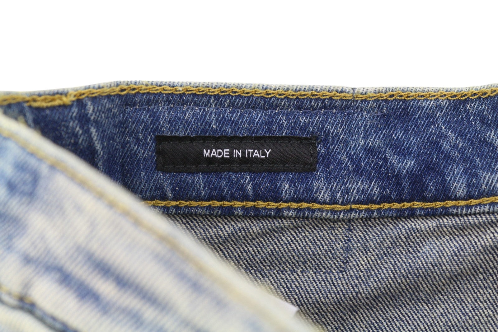 R13 Jane moteriški džinsai, 27 Kelly tamprūs, tiesūs, platėjantys, skalbti, išblukę, užtrauktukai. Rekomenduojama kaina – 645 €. 