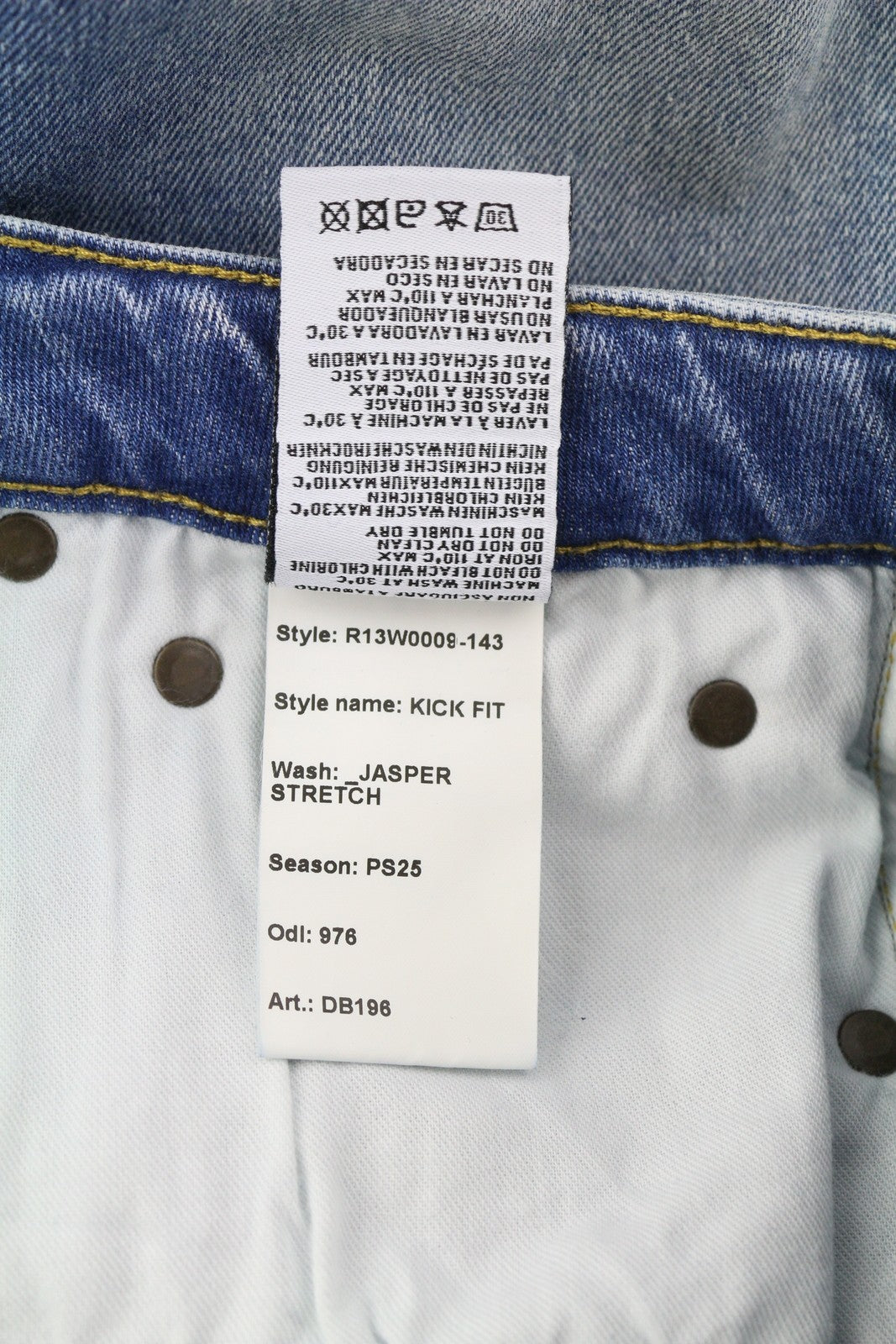 R13 Kick moteriški džinsai, 29 cm, Jasper tamprūs, iki kulkšnių, skalbtos, blukusios mėlynos spalvos, rekomenduojama kaina – 695 € 