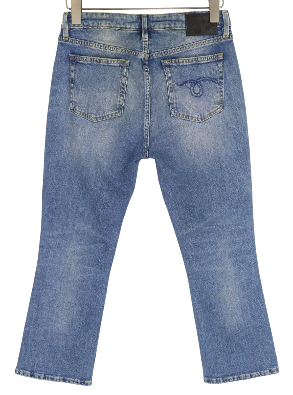 R13 Kick moteriški džinsai, 29 cm, Jasper tamprūs, iki kulkšnių, skalbtos, blukusios mėlynos spalvos, rekomenduojama kaina – 695 € 