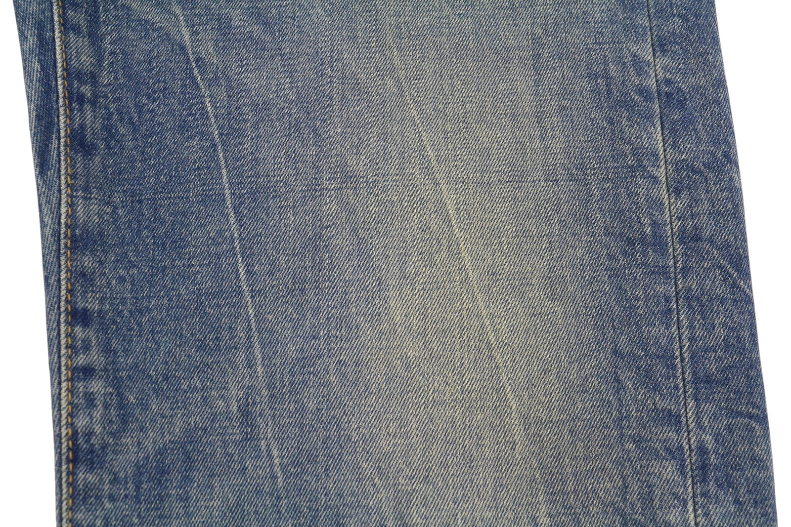 R13 berniukiški tiesūs moteriški džinsai iki kulkšnies, 31 cm, skalbtos, išblukusios mėlynos spalvos, rekomenduojama kaina – 645 € 