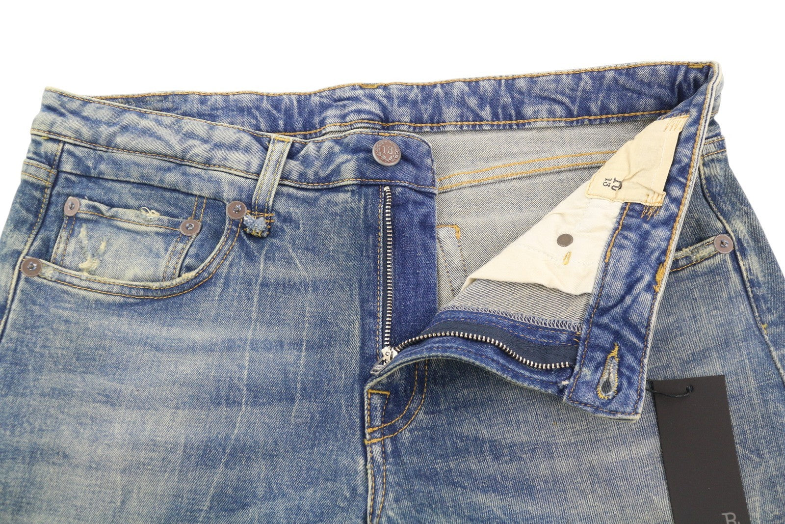 R13 berniukiški tiesūs moteriški džinsai iki kulkšnies, 31 cm, skalbtos, išblukusios mėlynos spalvos, rekomenduojama kaina – 645 € 