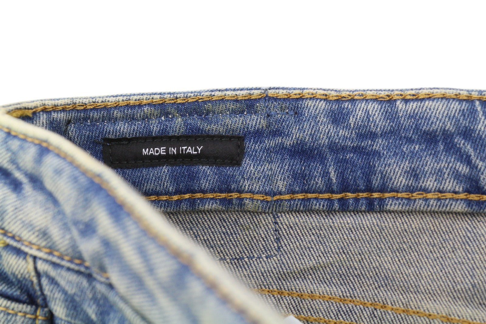 R13 berniukiški tiesūs moteriški džinsai iki kulkšnies, 31 cm, skalbtos, išblukusios mėlynos spalvos, rekomenduojama kaina – 645 € 