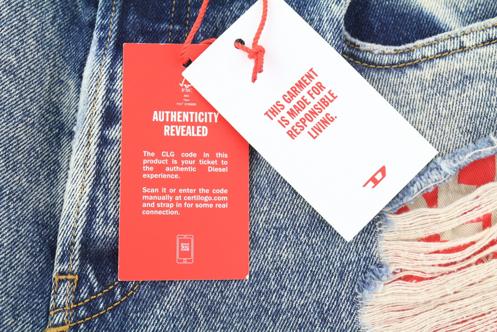 DIESEL 1955 09E10 vyriški džinsai W31/L32 mėlyni, įprasti, tiesūs klešnės, su įtemptais kraštais, rekomenduojama kaina – 375 USD. 