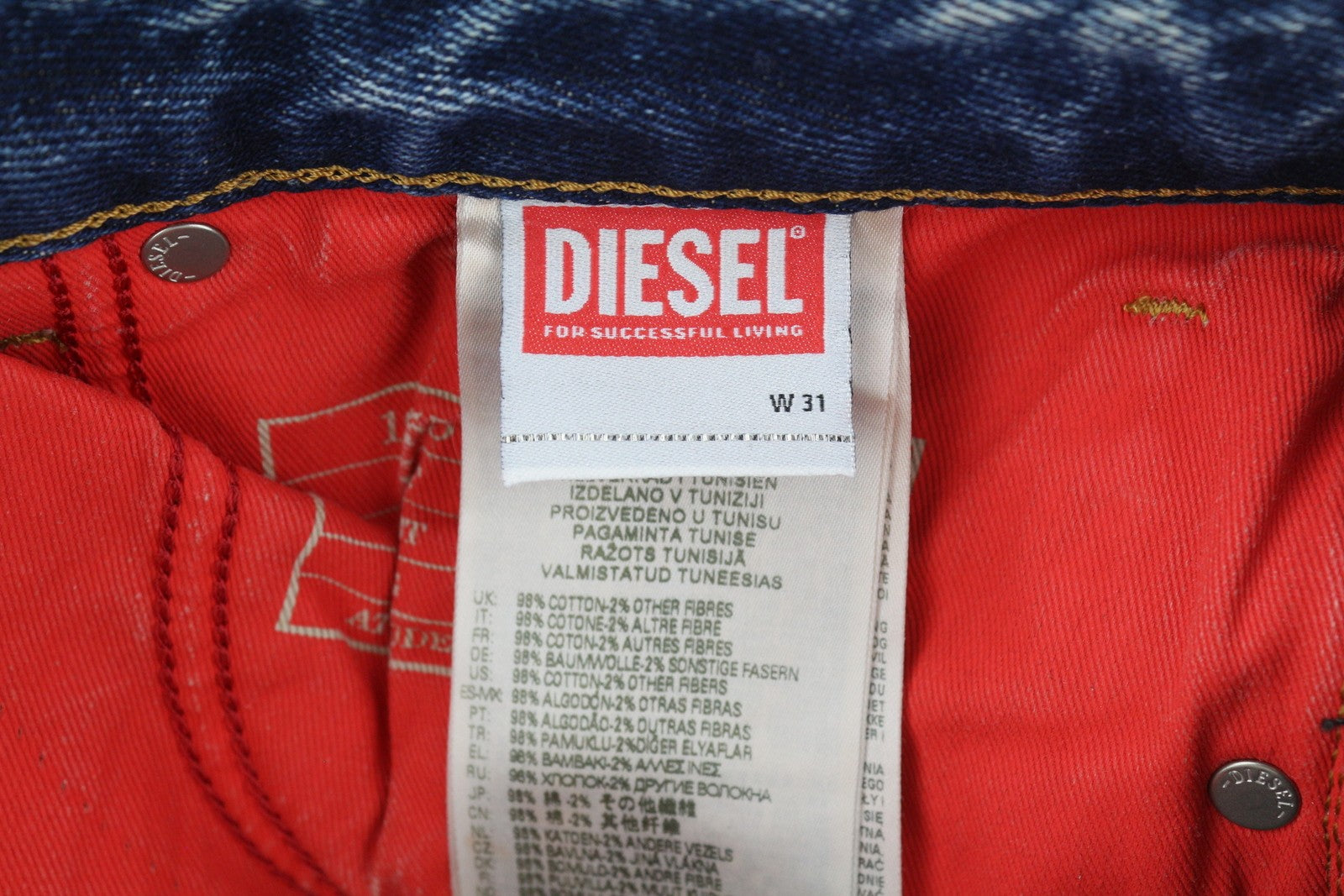 DIESEL 1955 09E10 vyriški džinsai W31/L32 mėlyni, įprasti, tiesūs klešnės, su įtemptais kraštais, rekomenduojama kaina – 375 USD. 